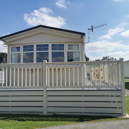 Tranquil 6 Berth Luxury Holiday Home Chichester Exterior photo