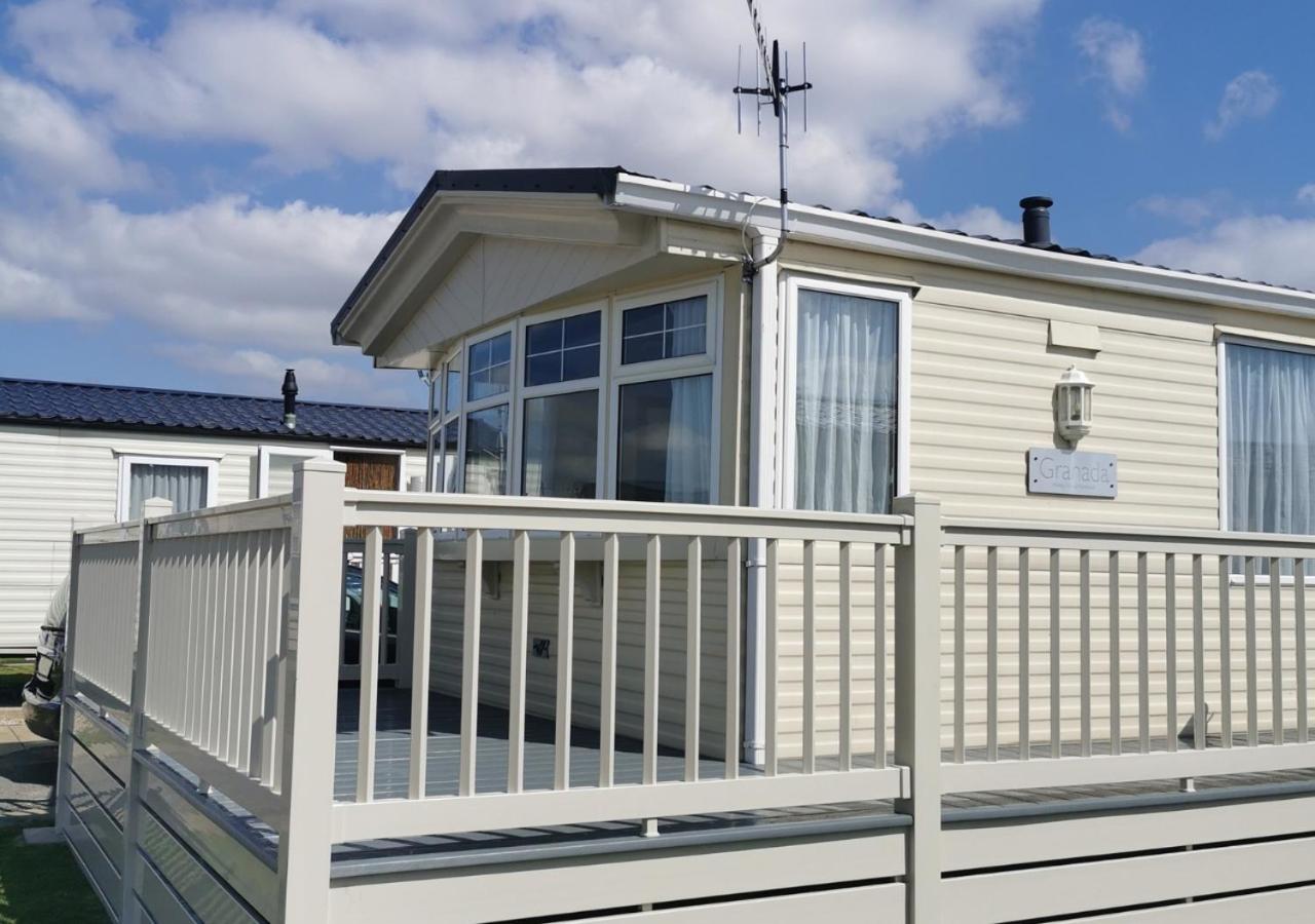 Tranquil 6 Berth Luxury Holiday Home Chichester Exterior photo