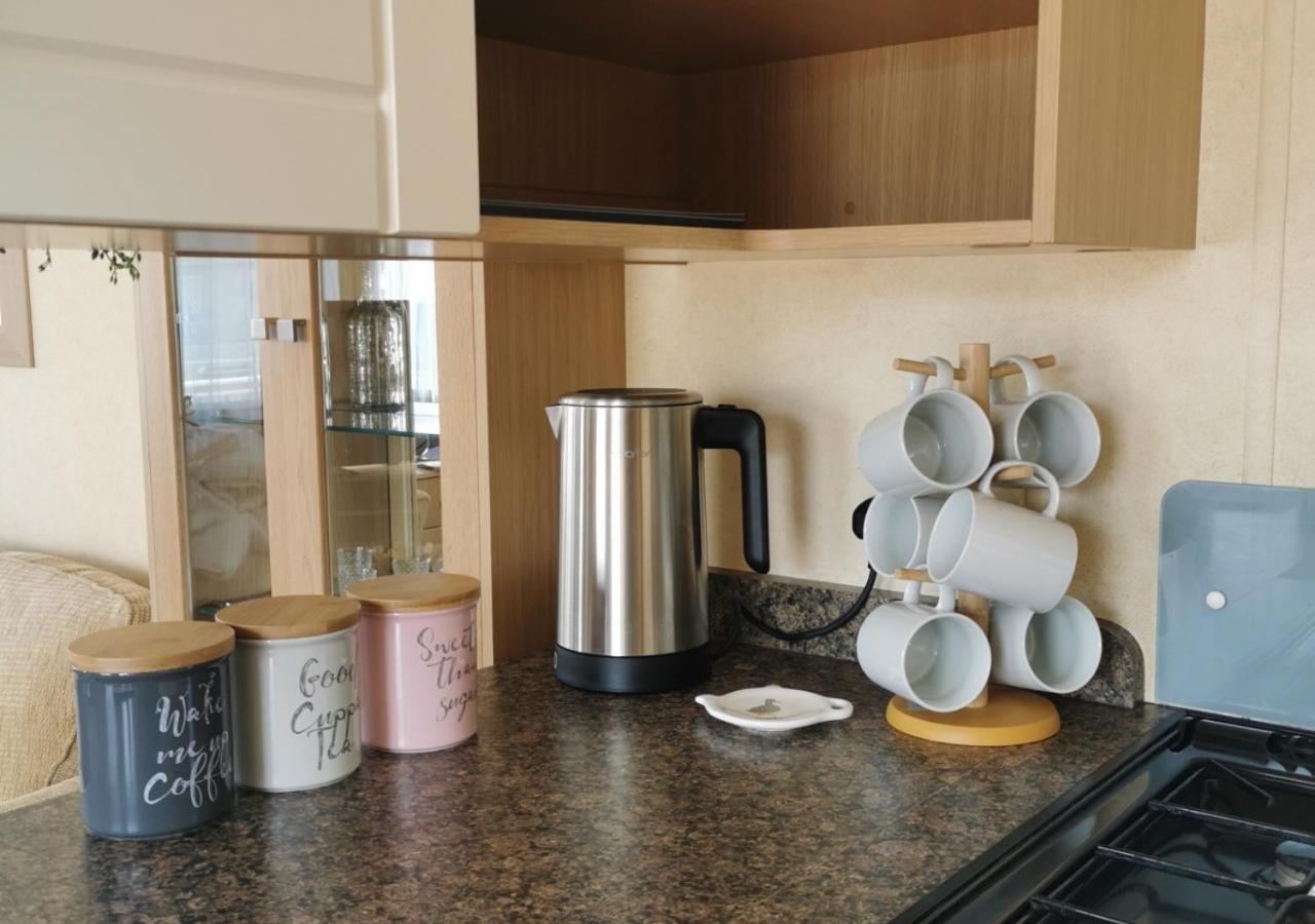 Tranquil 6 Berth Luxury Holiday Home Chichester Exterior photo